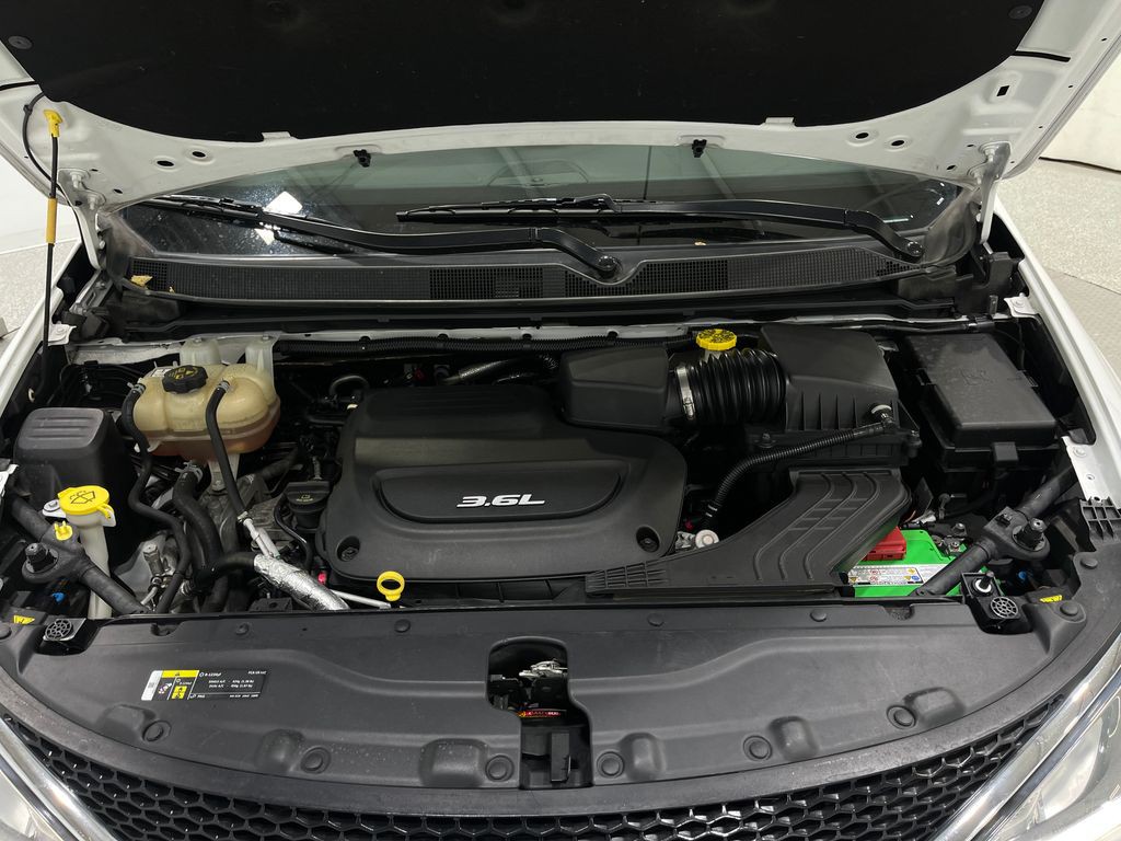 2018 Chrysler Pacifica Image 28