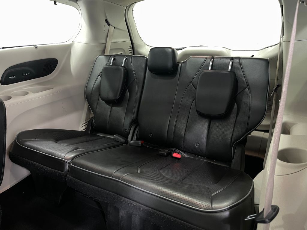 2018 Chrysler Pacifica Image 32