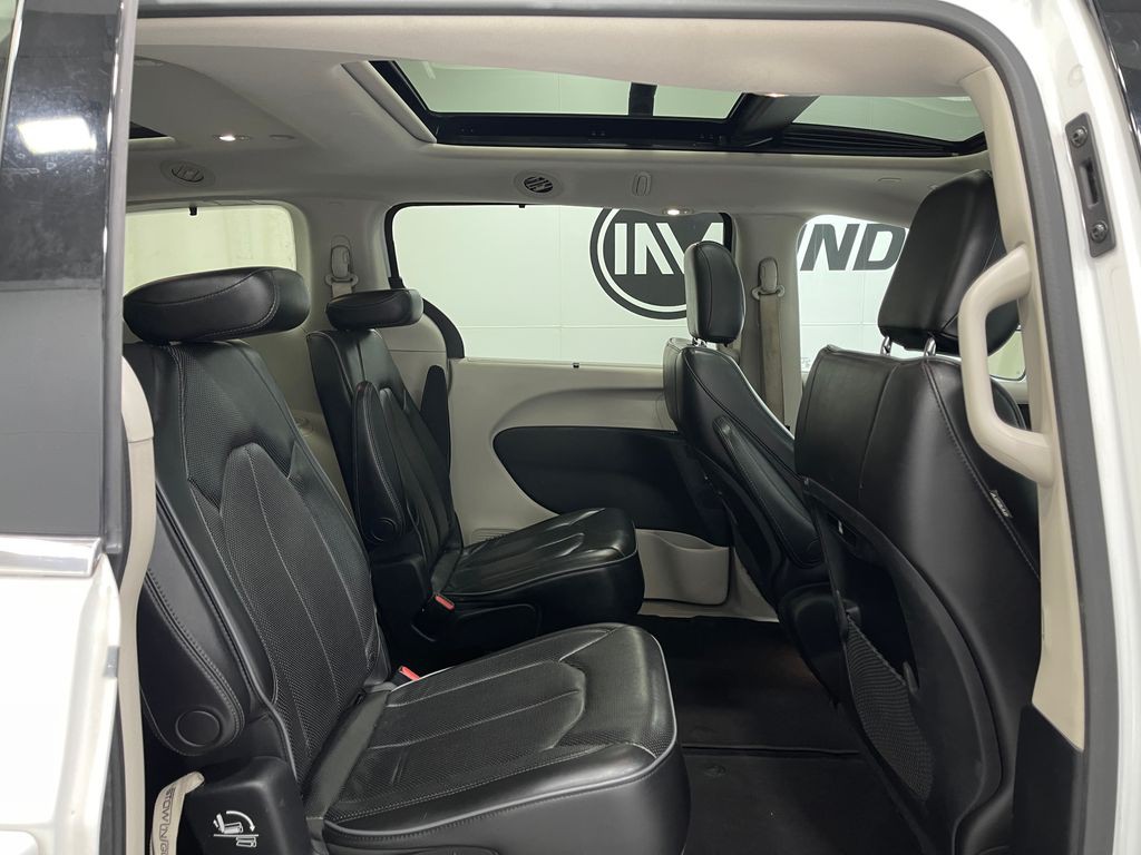 2018 Chrysler Pacifica Image 34
