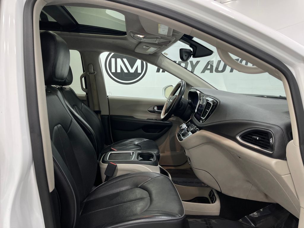 2018 Chrysler Pacifica Image 35