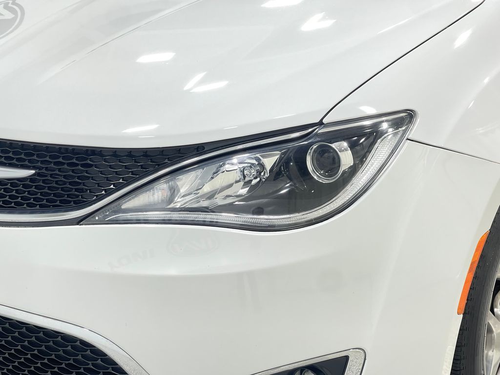 2018 Chrysler Pacifica Image 36