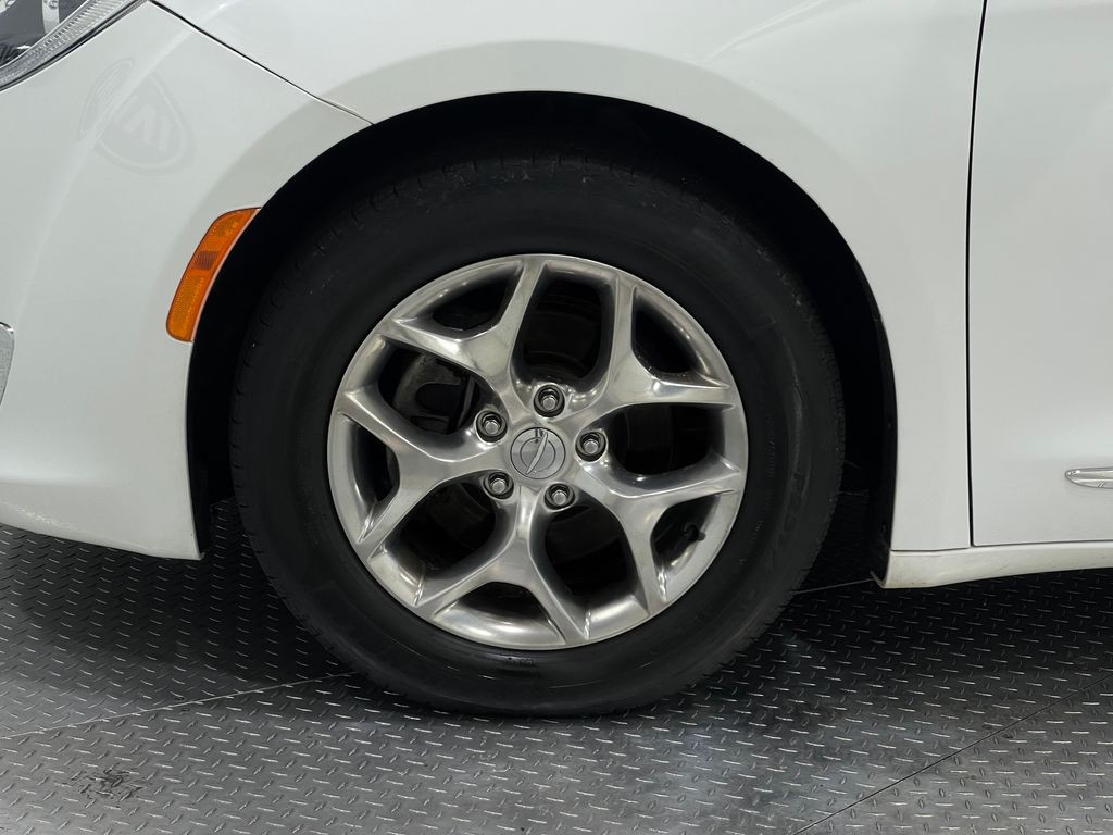 2018 Chrysler Pacifica Image 38