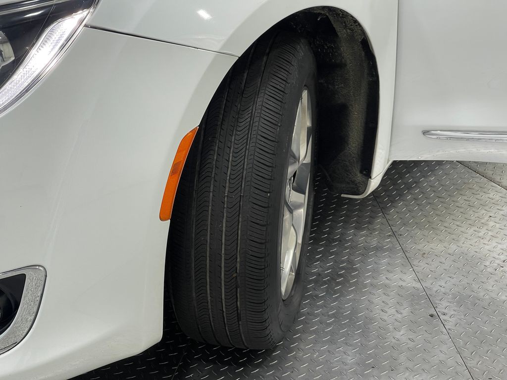 2018 Chrysler Pacifica Image 39