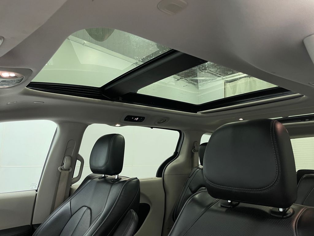 2018 Chrysler Pacifica Image 12