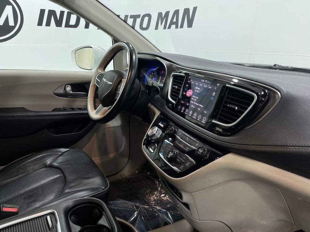 2018 Chrysler Pacifica Image 21