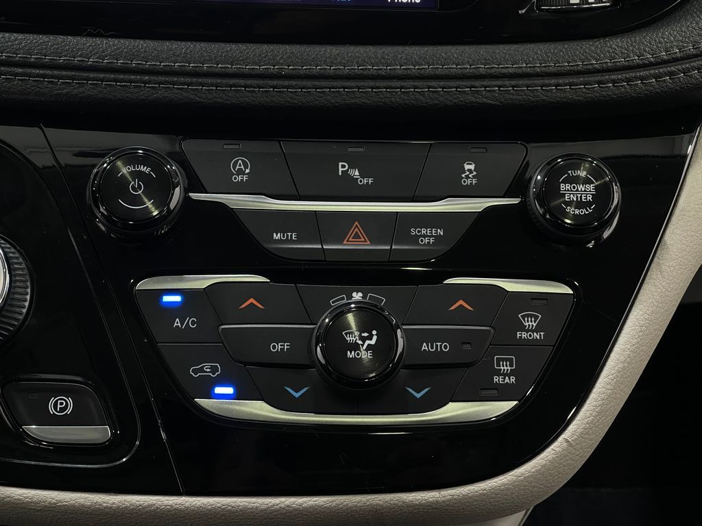 2018 Chrysler Pacifica Image 26