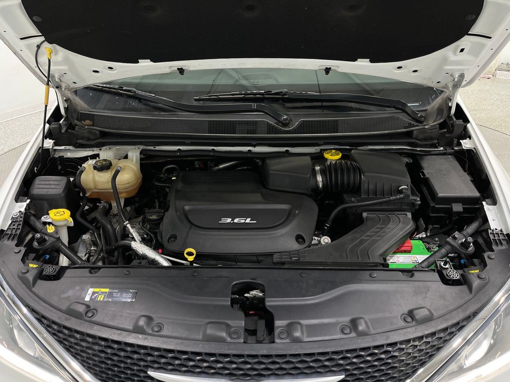 2018 Chrysler Pacifica Image 28
