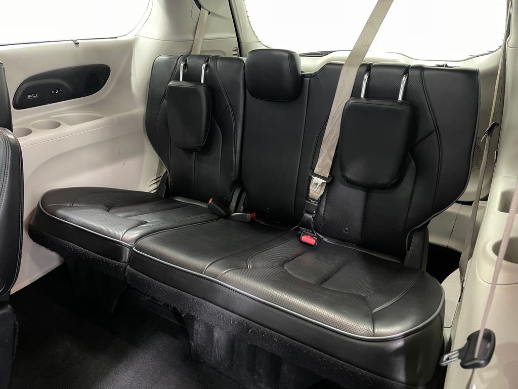 2018 Chrysler Pacifica Image 32