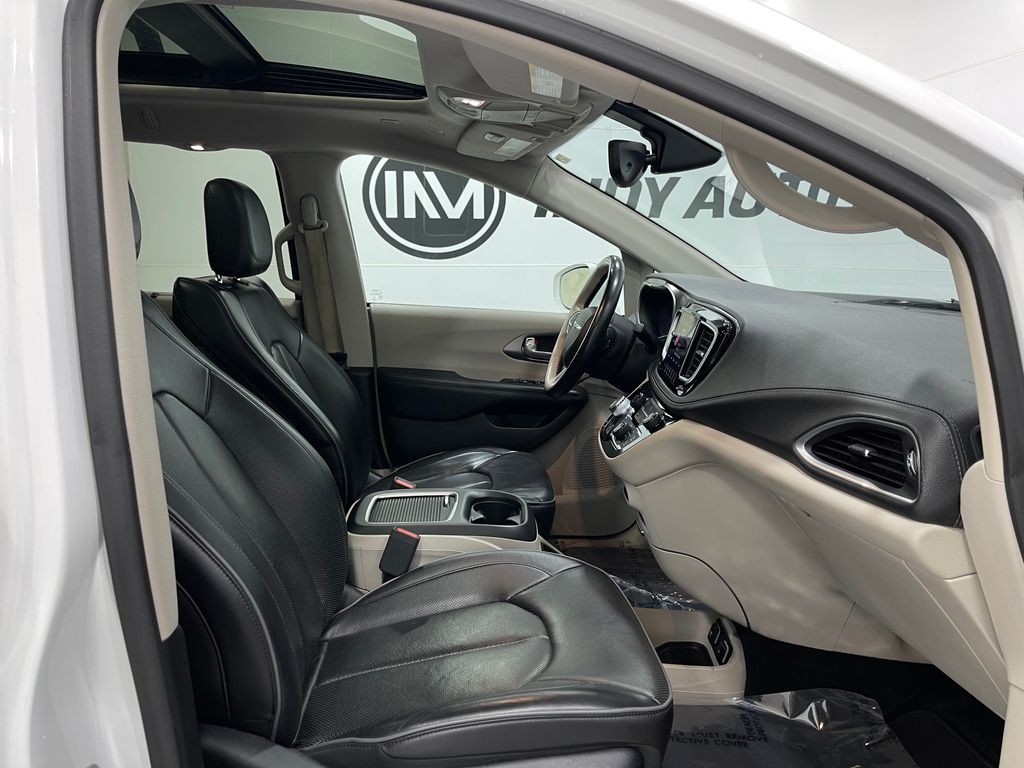2018 Chrysler Pacifica Image 35