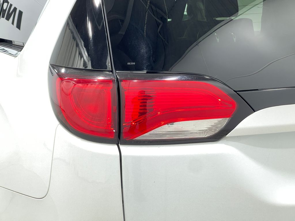 2018 Chrysler Pacifica Image 37