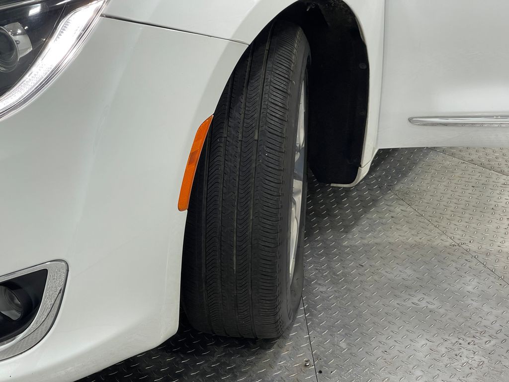 2018 Chrysler Pacifica Image 39