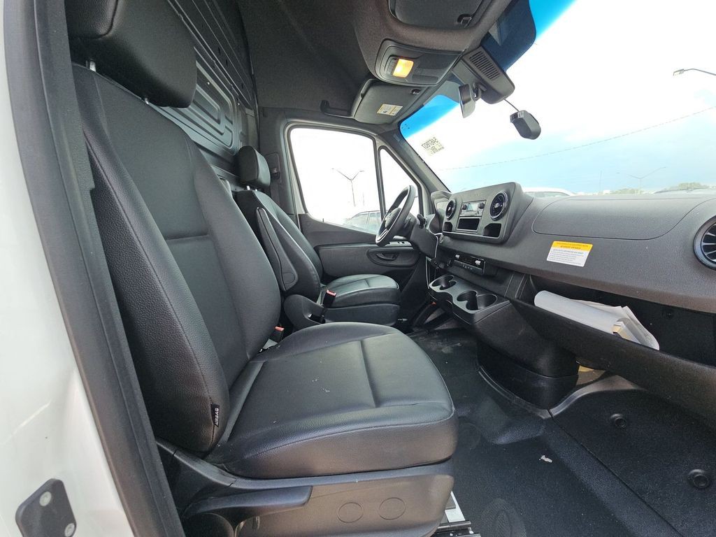 2022 Mercedes-Benz Sprinter Image 7