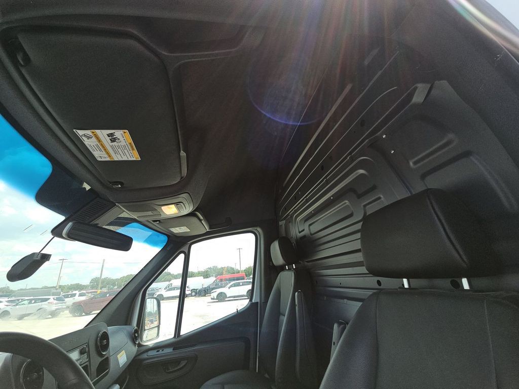 2022 Mercedes-Benz Sprinter Image 9