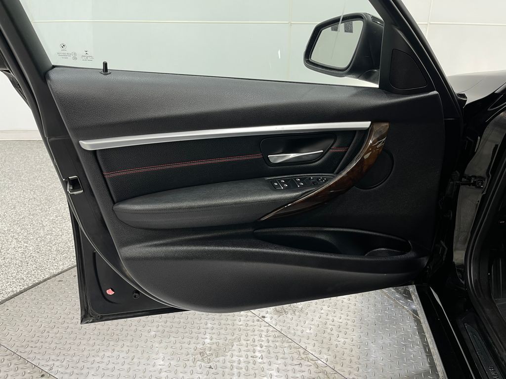 2016 BMW 3 Series Image 15