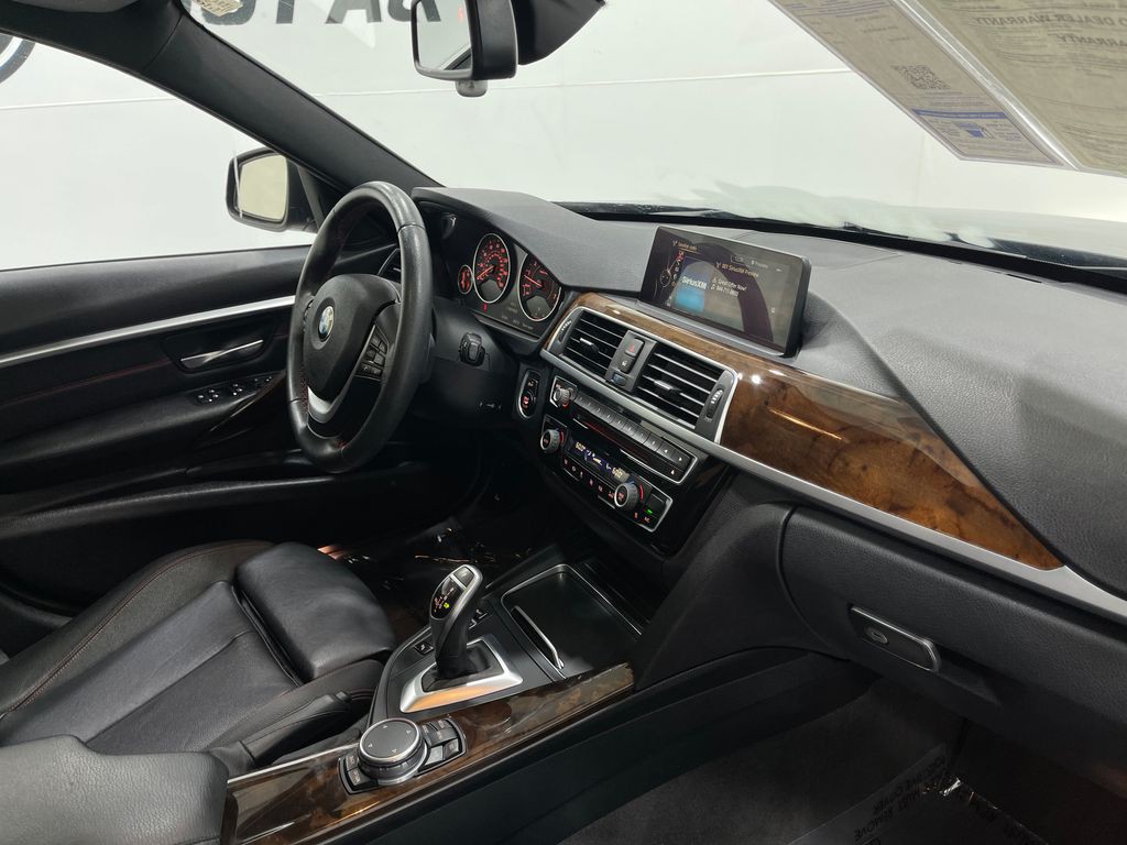 2016 BMW 3 Series Image 19