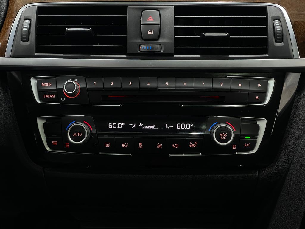 2016 BMW 3 Series Image 24