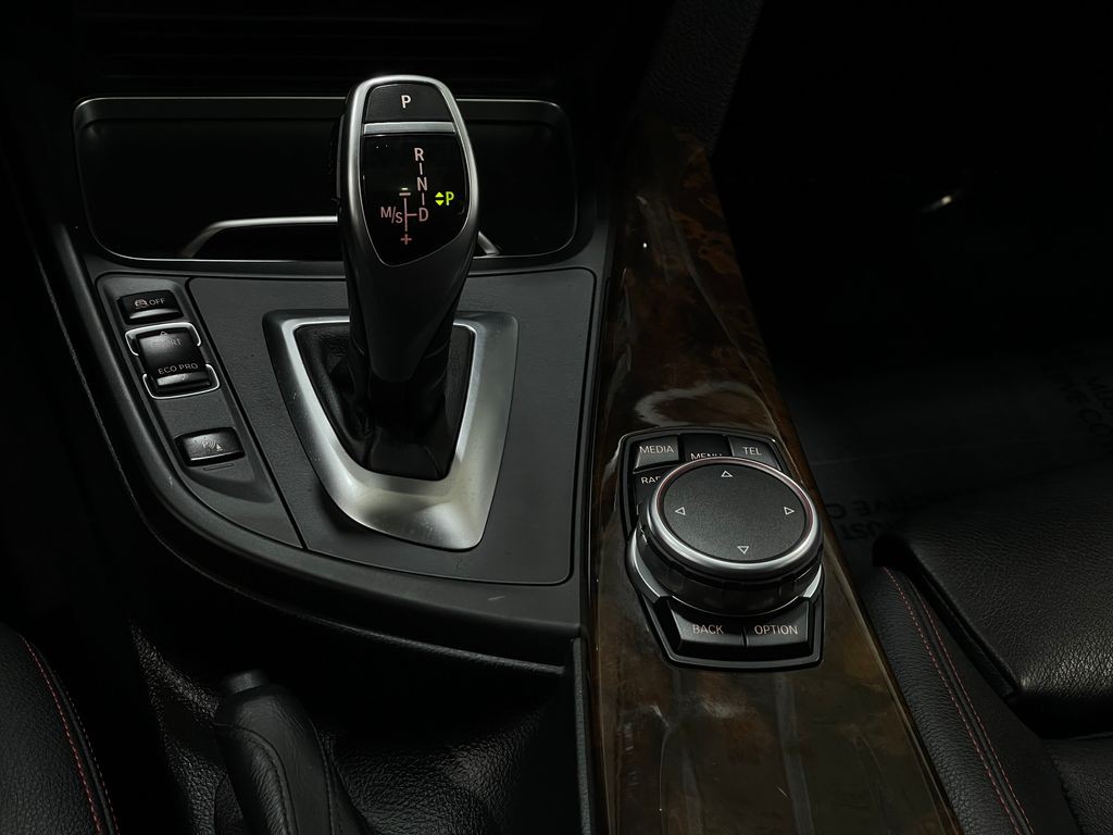 2016 BMW 3 Series Image 26