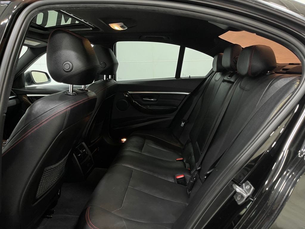 2016 BMW 3 Series Image 27