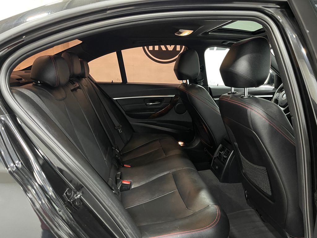 2016 BMW 3 Series Image 28