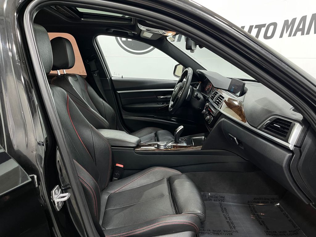 2016 BMW 3 Series Image 29