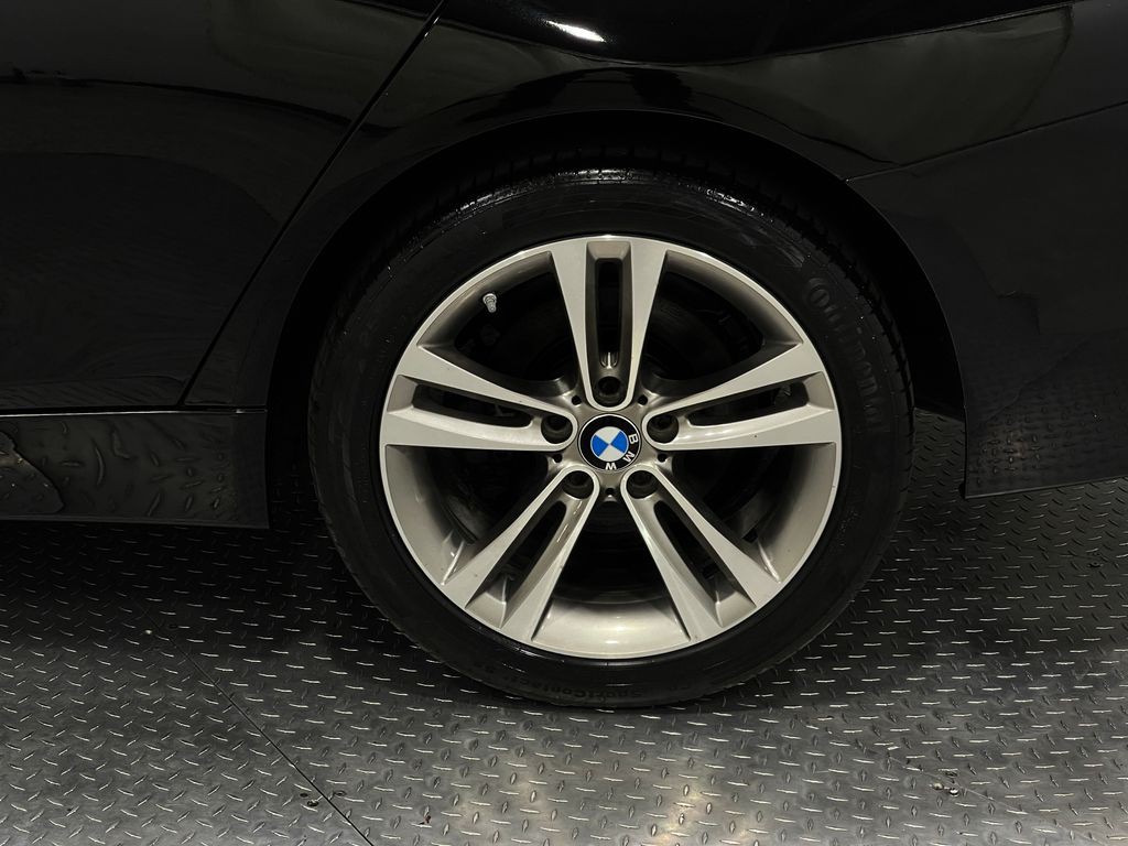 2016 BMW 3 Series Image 30