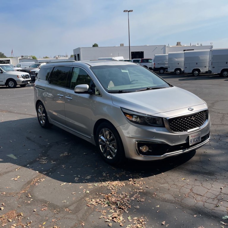 2017 Kia Sedona Image 1