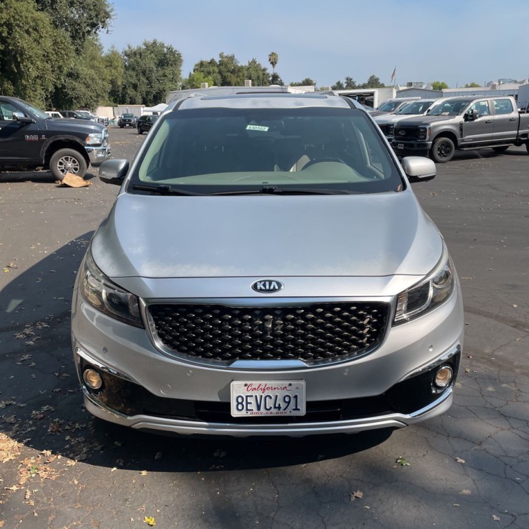 2017 Kia Sedona Image 2