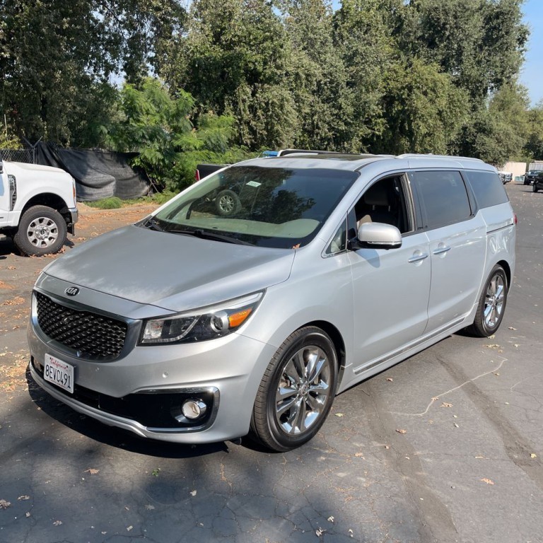 2017 Kia Sedona Image 3