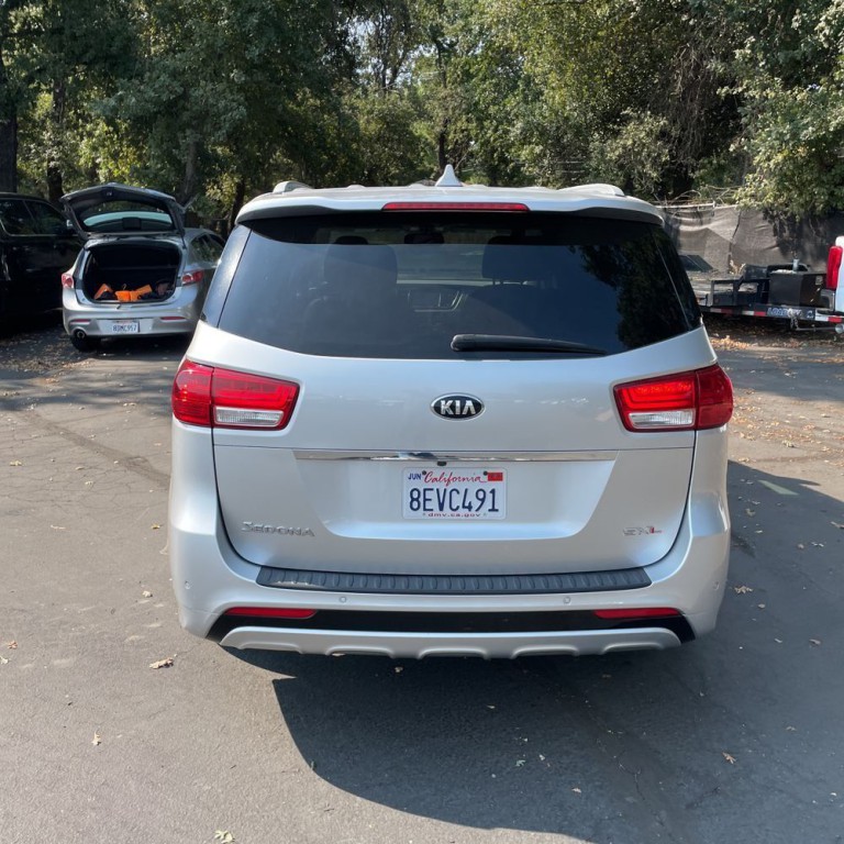 2017 Kia Sedona Image 7
