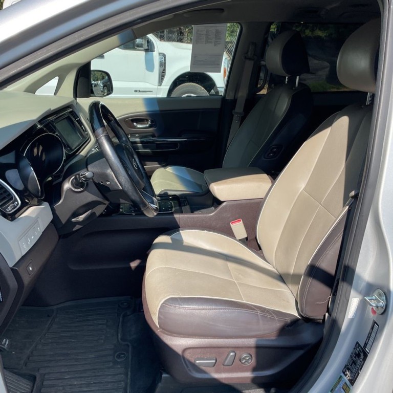 2017 Kia Sedona Image 9