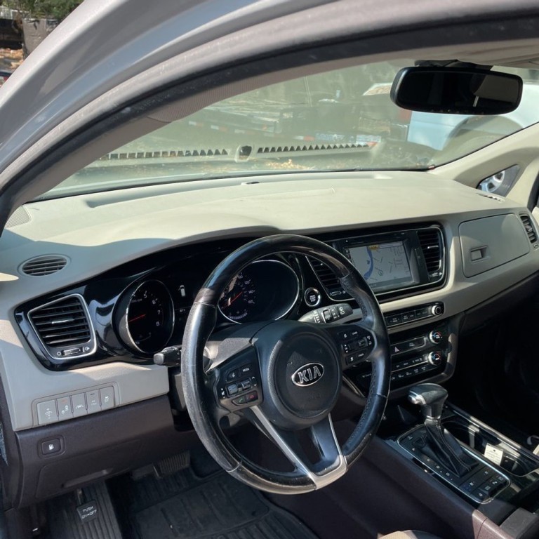2017 Kia Sedona Image 11