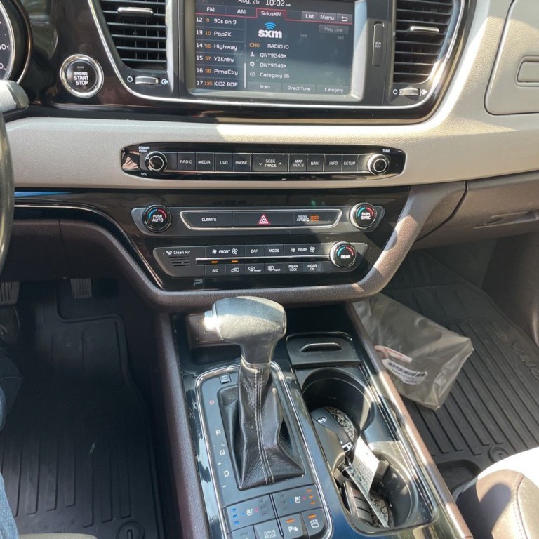 2017 Kia Sedona Image 14