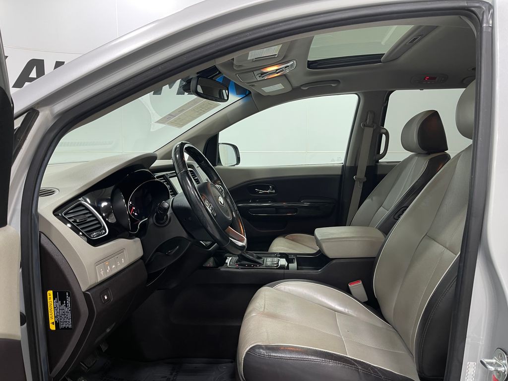 2017 Kia Sedona Image 14
