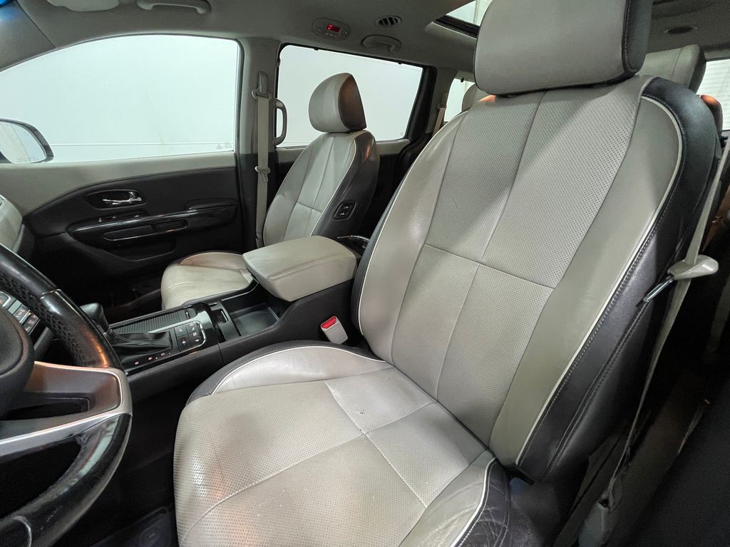 2017 Kia Sedona Image 15