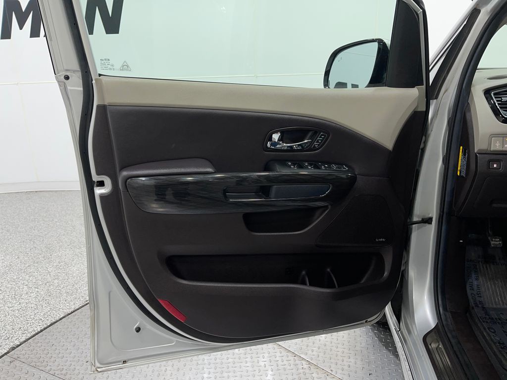 2017 Kia Sedona Image 16