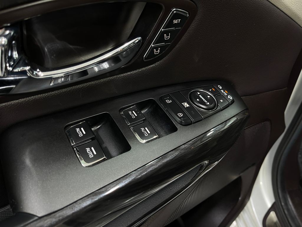 2017 Kia Sedona Image 17