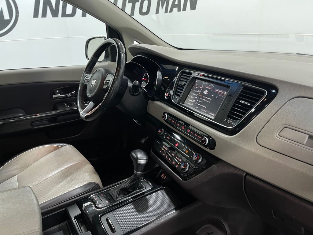 2017 Kia Sedona Image 21