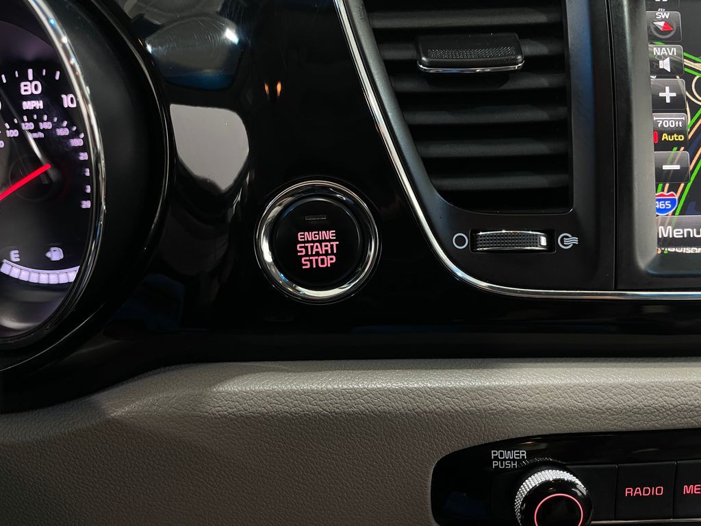 2017 Kia Sedona Image 22