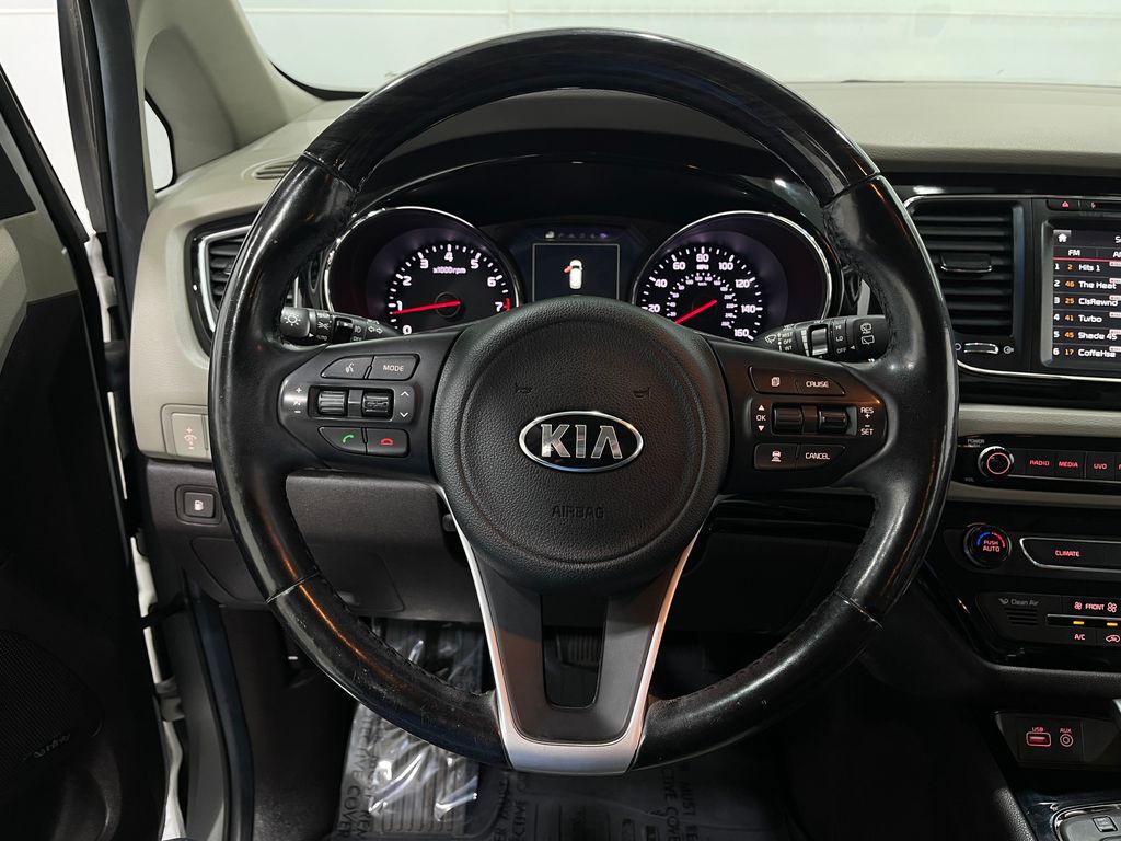 2017 Kia Sedona Image 23