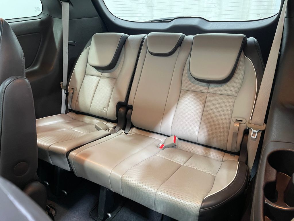 2017 Kia Sedona Image 32