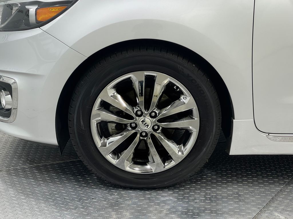 2017 Kia Sedona Image 38
