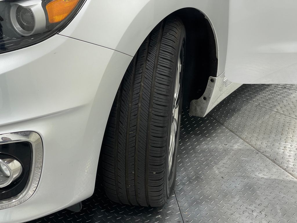 2017 Kia Sedona Image 39