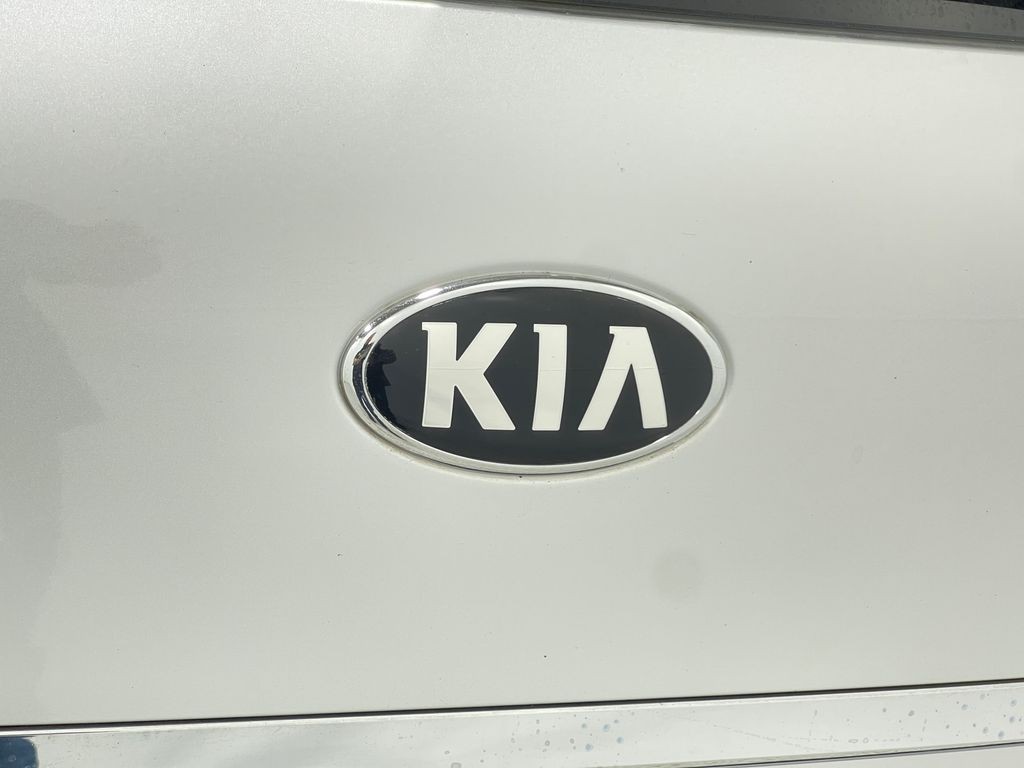 2017 Kia Sedona Image 41