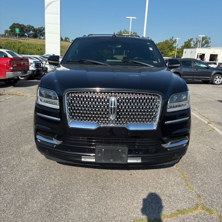 2018 Lincoln Navigator Image 2