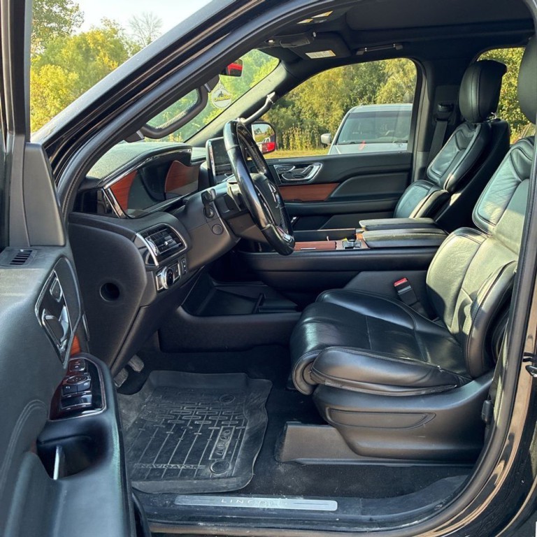 2018 Lincoln Navigator Image 9