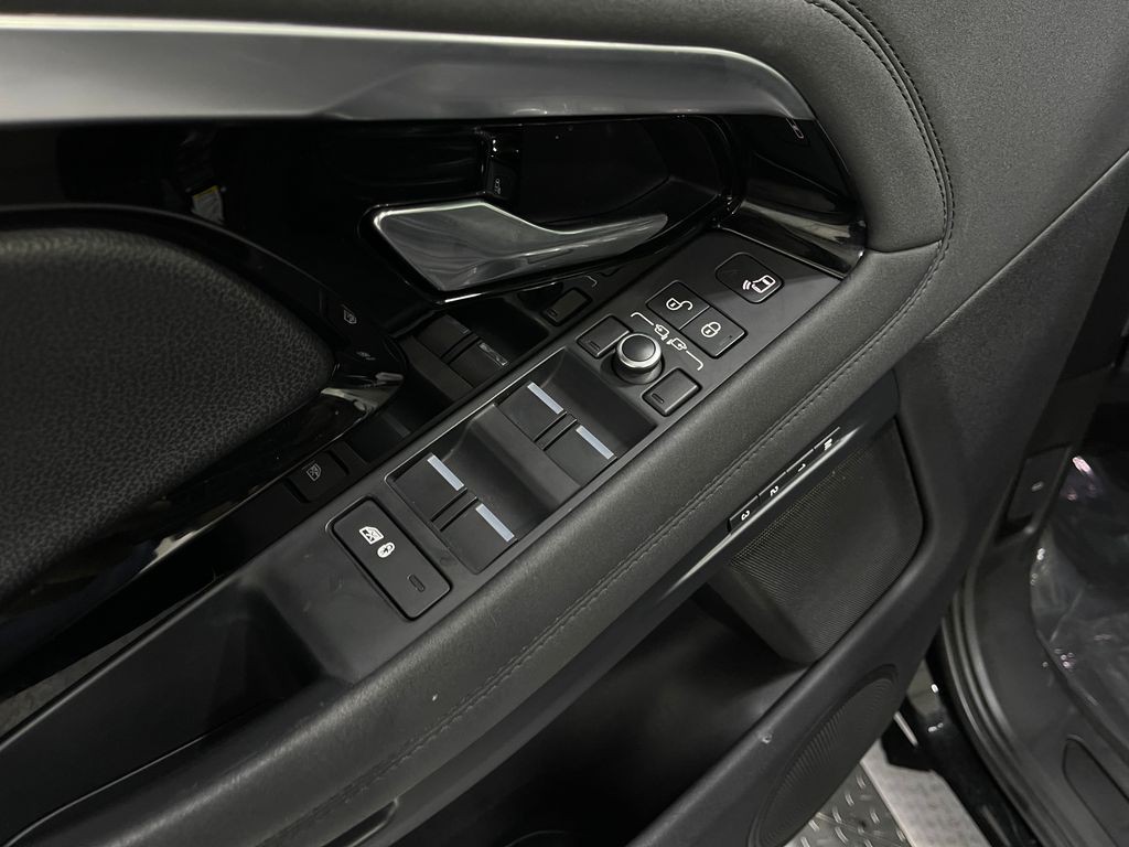 2020 Land Rover Range Rover Evoque Image 17