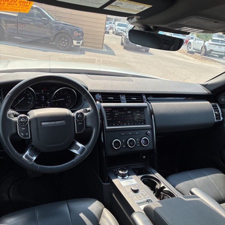 2018 Land Rover Discovery Image 11