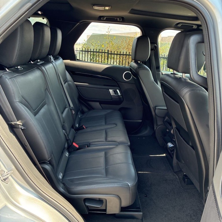 2018 Land Rover Discovery Image 19