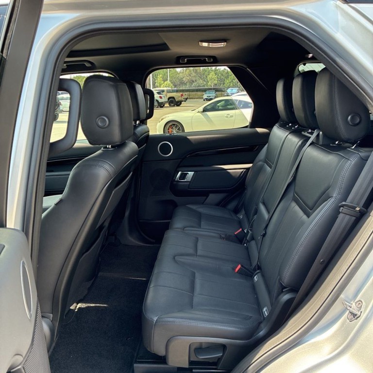 2018 Land Rover Discovery Image 20