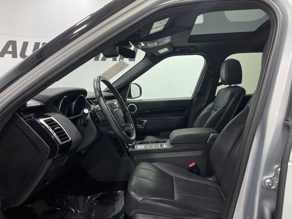 2018 Land Rover Discovery Image 14